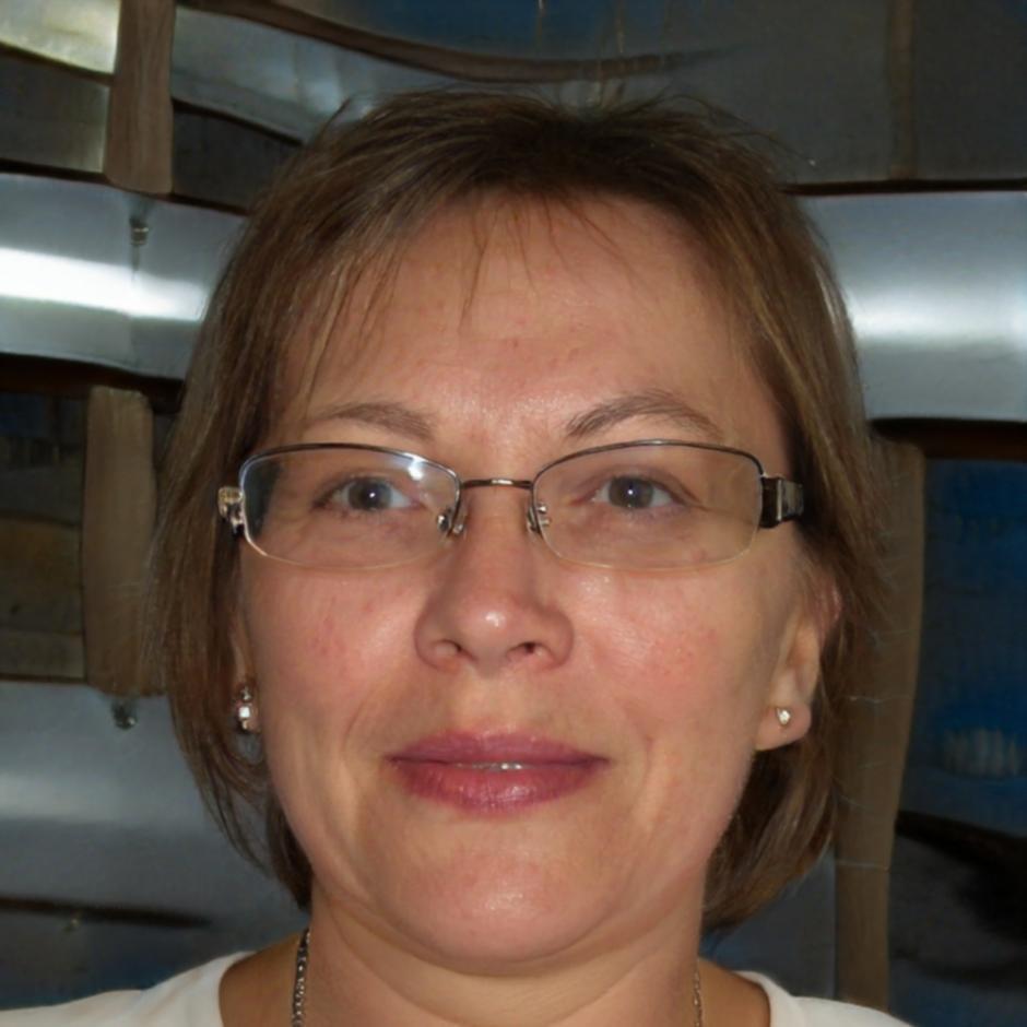 Emma Chen, Senior Financial Analyst