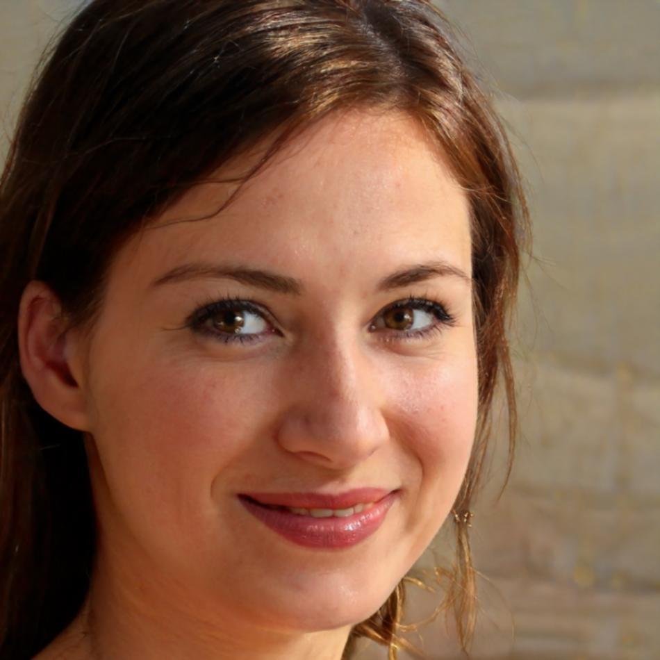 Professional headshot of experienced financial analyst and webinar presenter